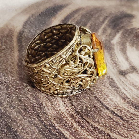 Vintage gold brass amber oval filigree lace textured ring Beautiful adjustable - Picture 8 of 11